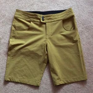 NWOT Women’s Kavu Bermuda Shorts
